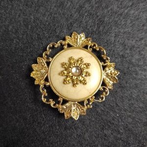 😄 3 for $13 Vintage brooch